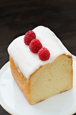 ケーキの増進剤の原料はモノグリセリドの乳白色の白い粉を蒸溜した